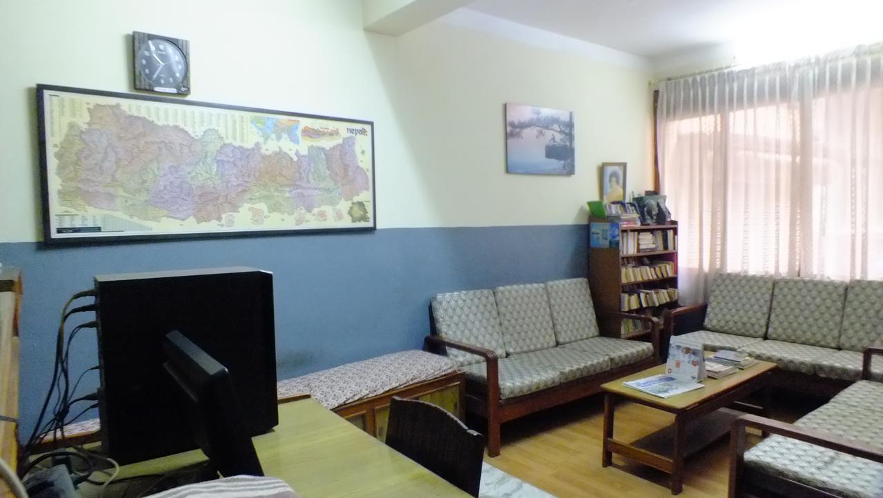 Hotel Dolphin Катманду Экстерьер фото