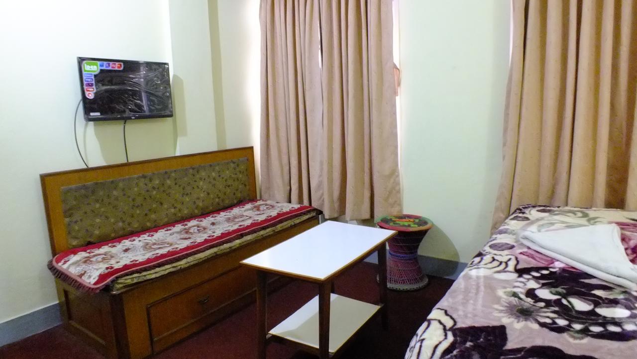 Hotel Dolphin Катманду Экстерьер фото