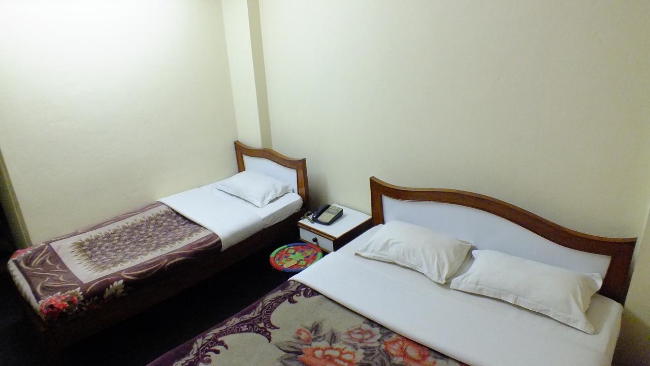 Hotel Dolphin Катманду Экстерьер фото