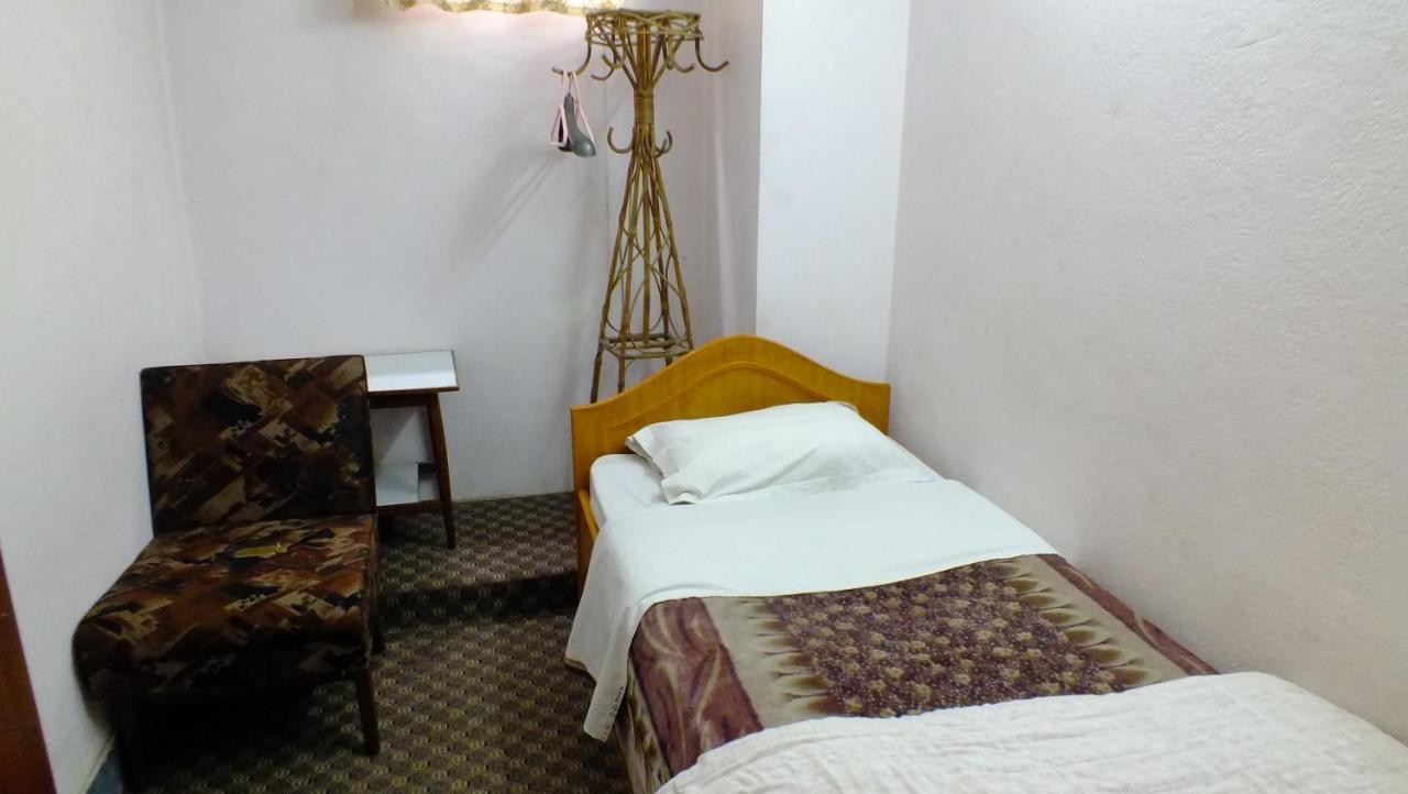 Hotel Dolphin Катманду Экстерьер фото