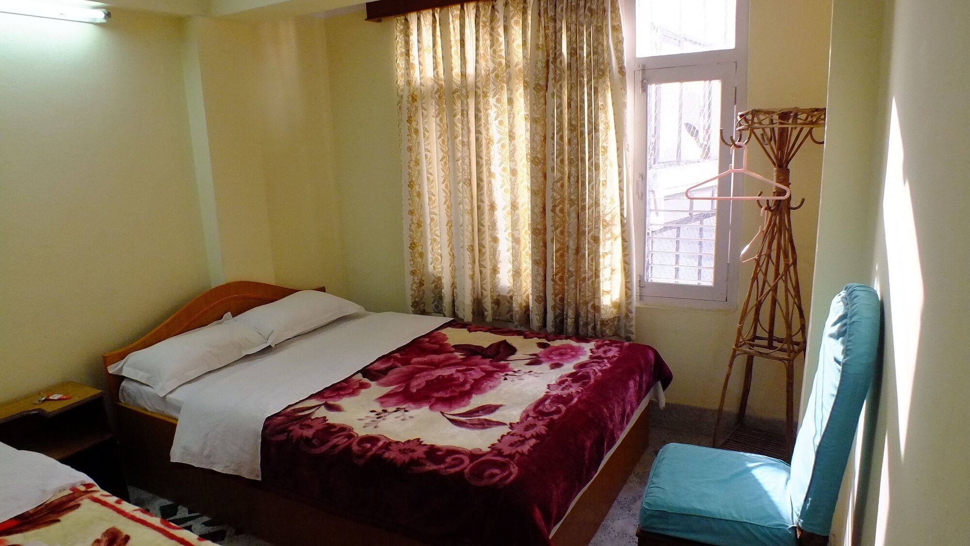 Hotel Dolphin Катманду Экстерьер фото