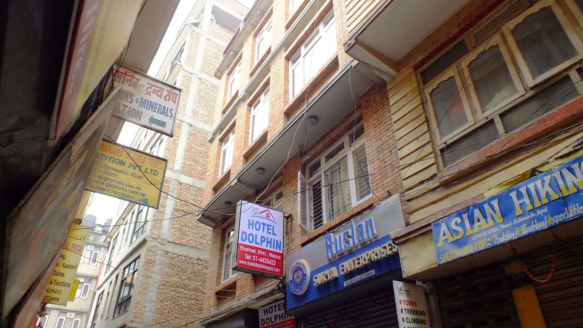 Hotel Dolphin Катманду Экстерьер фото
