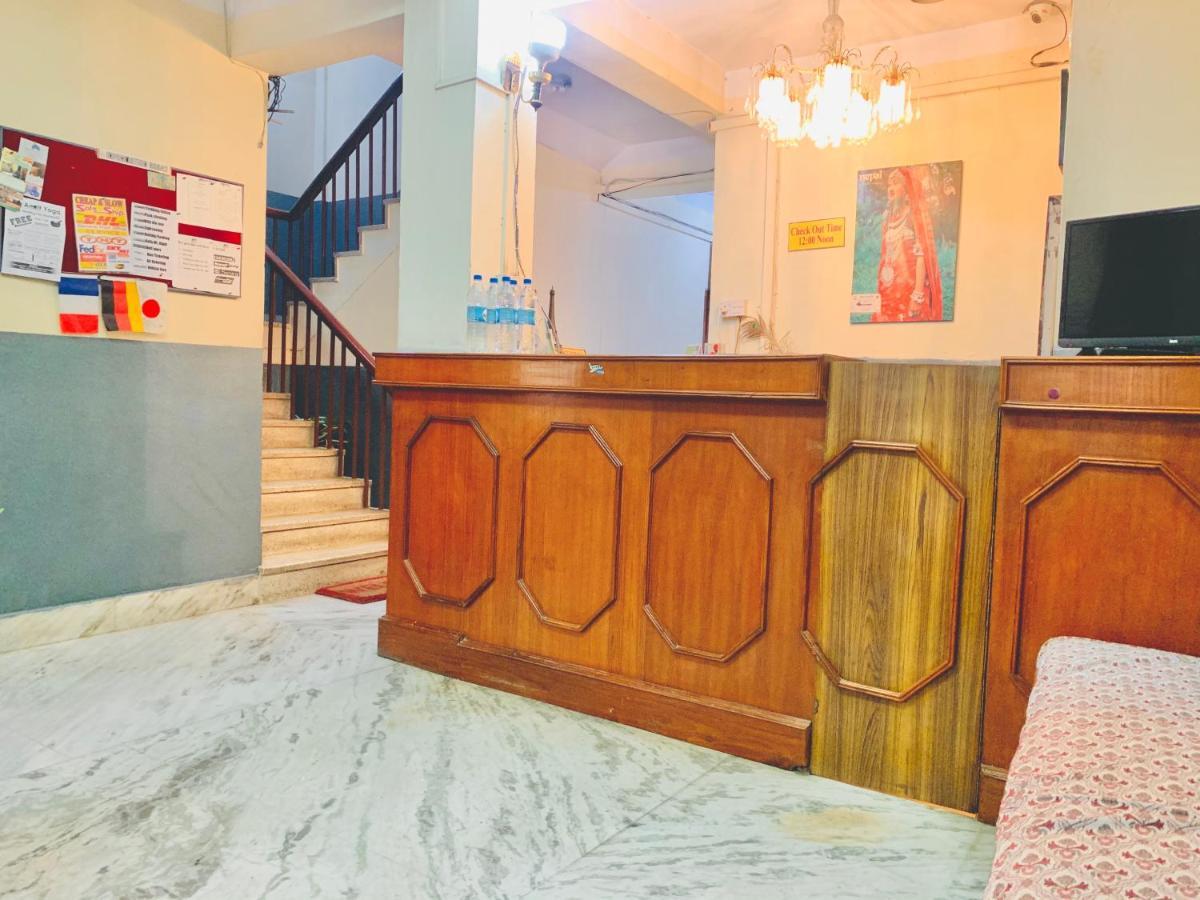 Hotel Dolphin Катманду Экстерьер фото